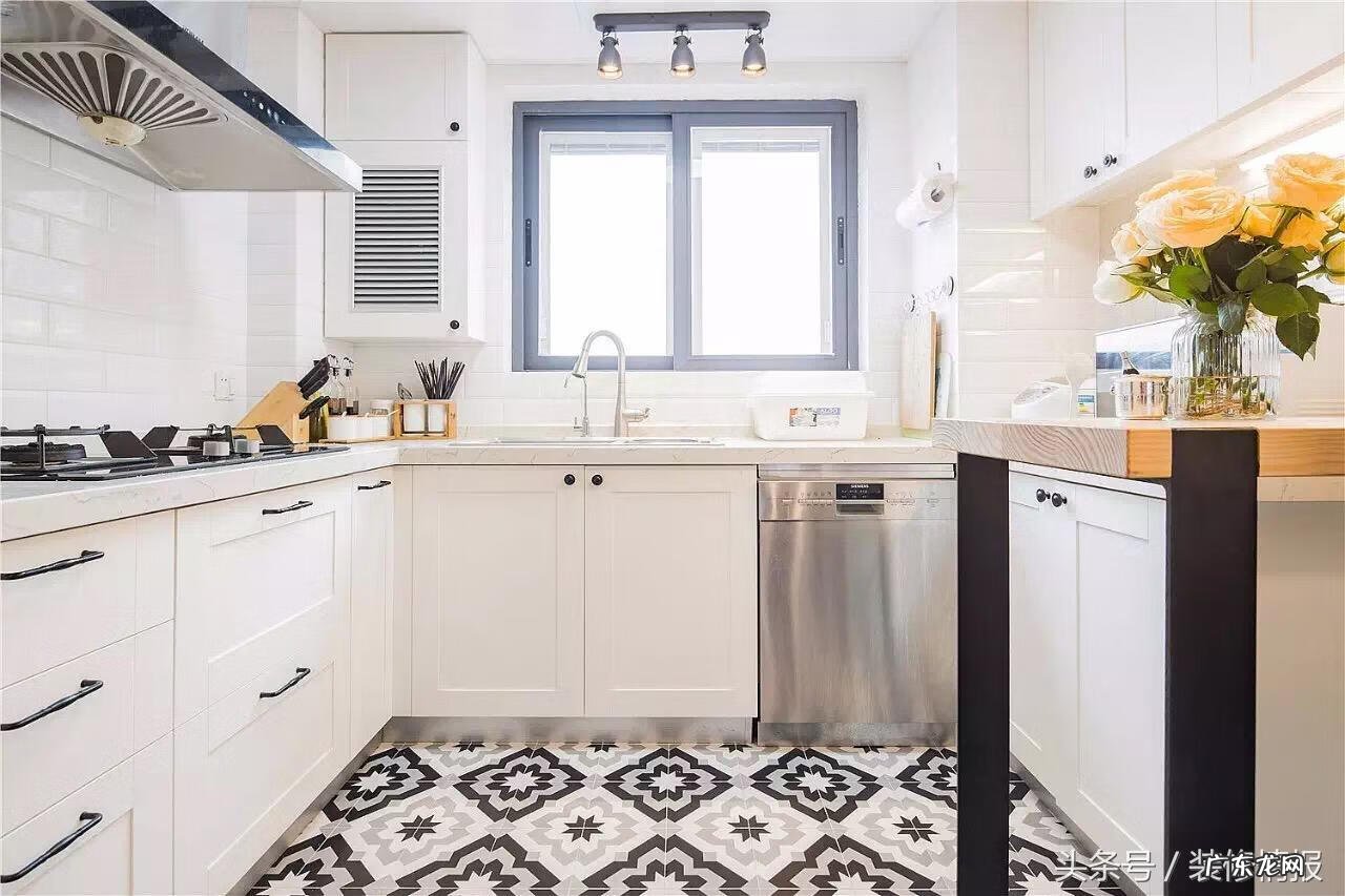 烤箱烤盘可以用洗碗机吗 烤箱放在洗碗机上面