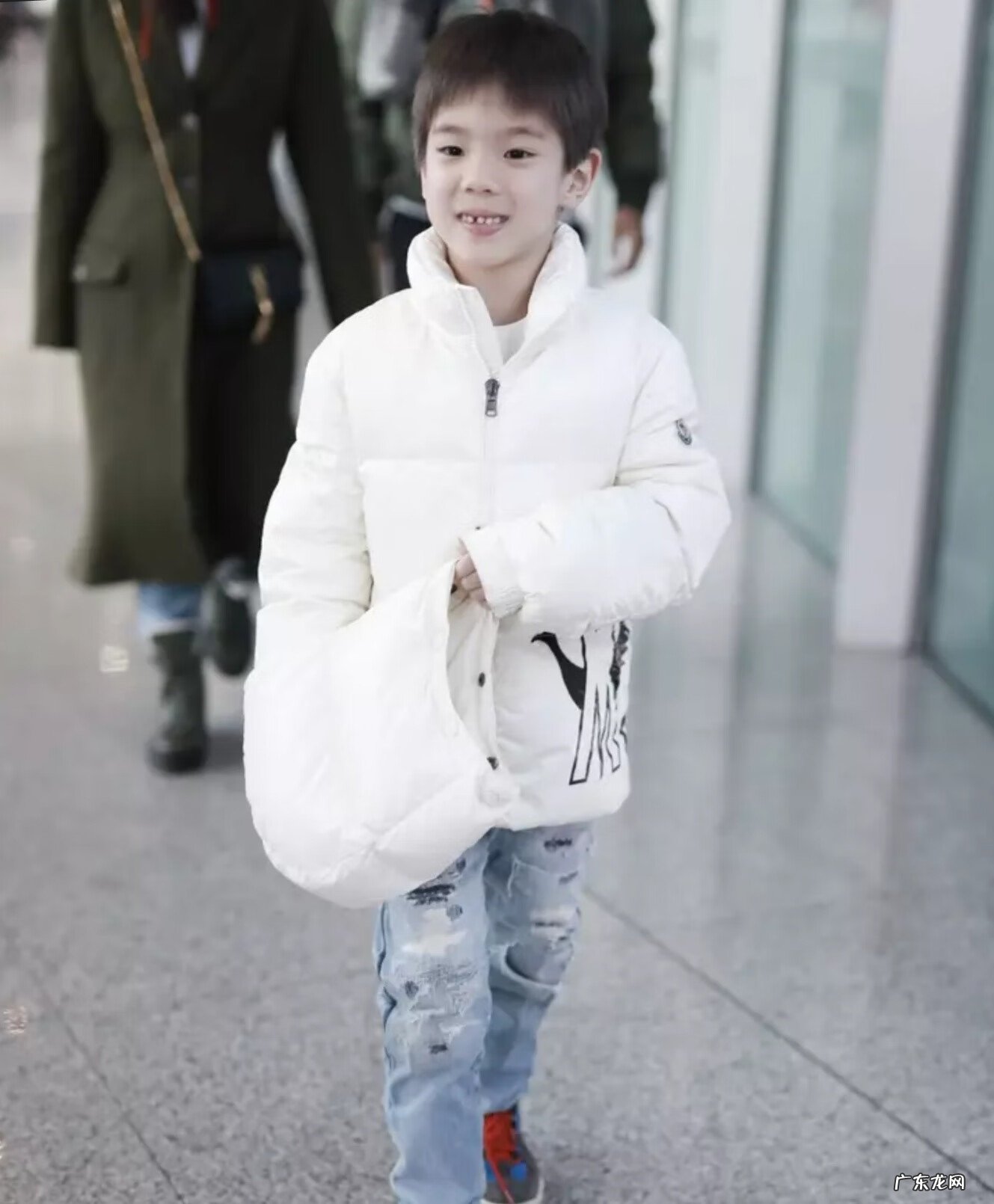 男士门牙风水 门牙漏风的男人