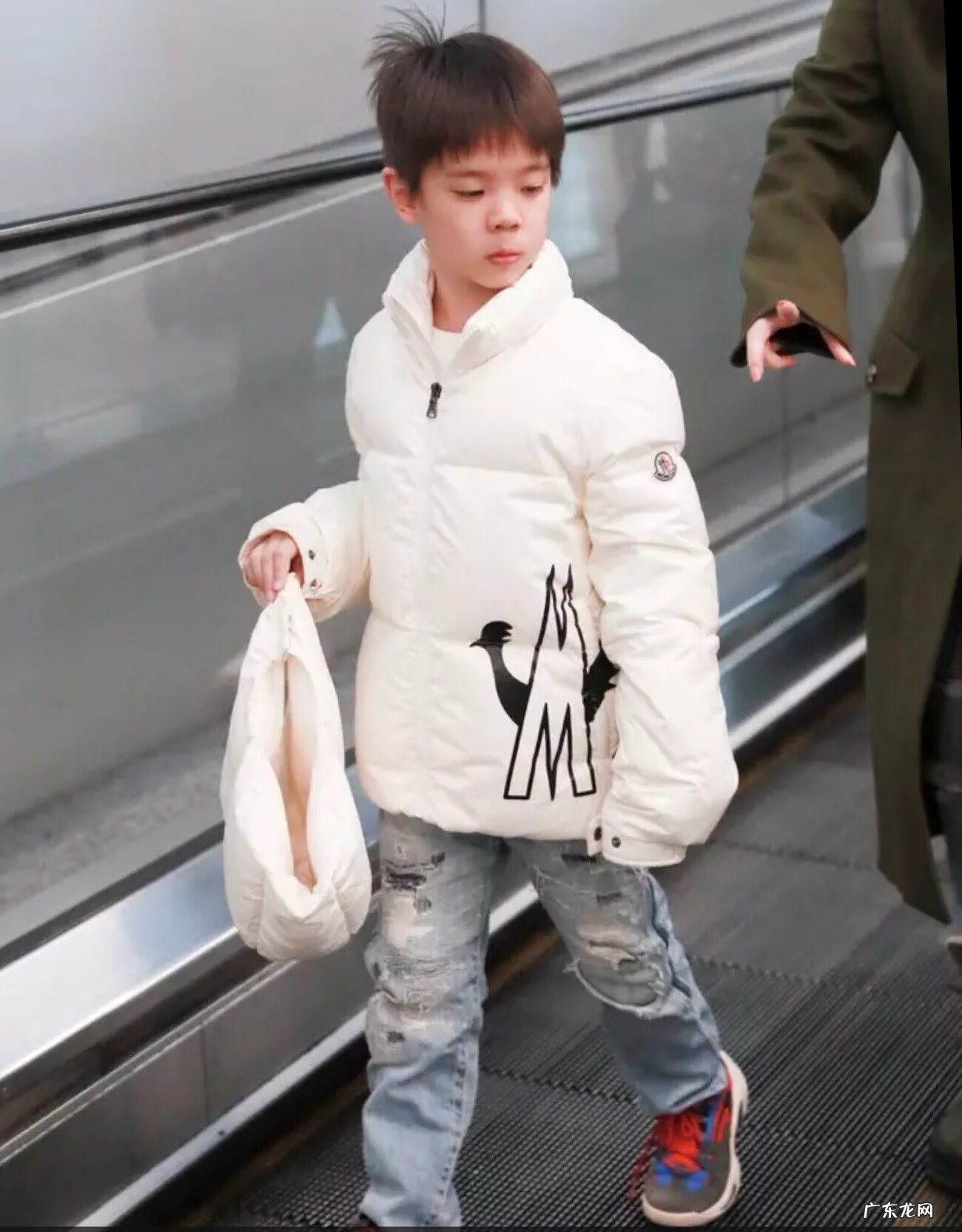 男士门牙风水 门牙漏风的男人