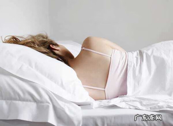 睡觉姿势有什么风水 风水学人的睡姿正确方向