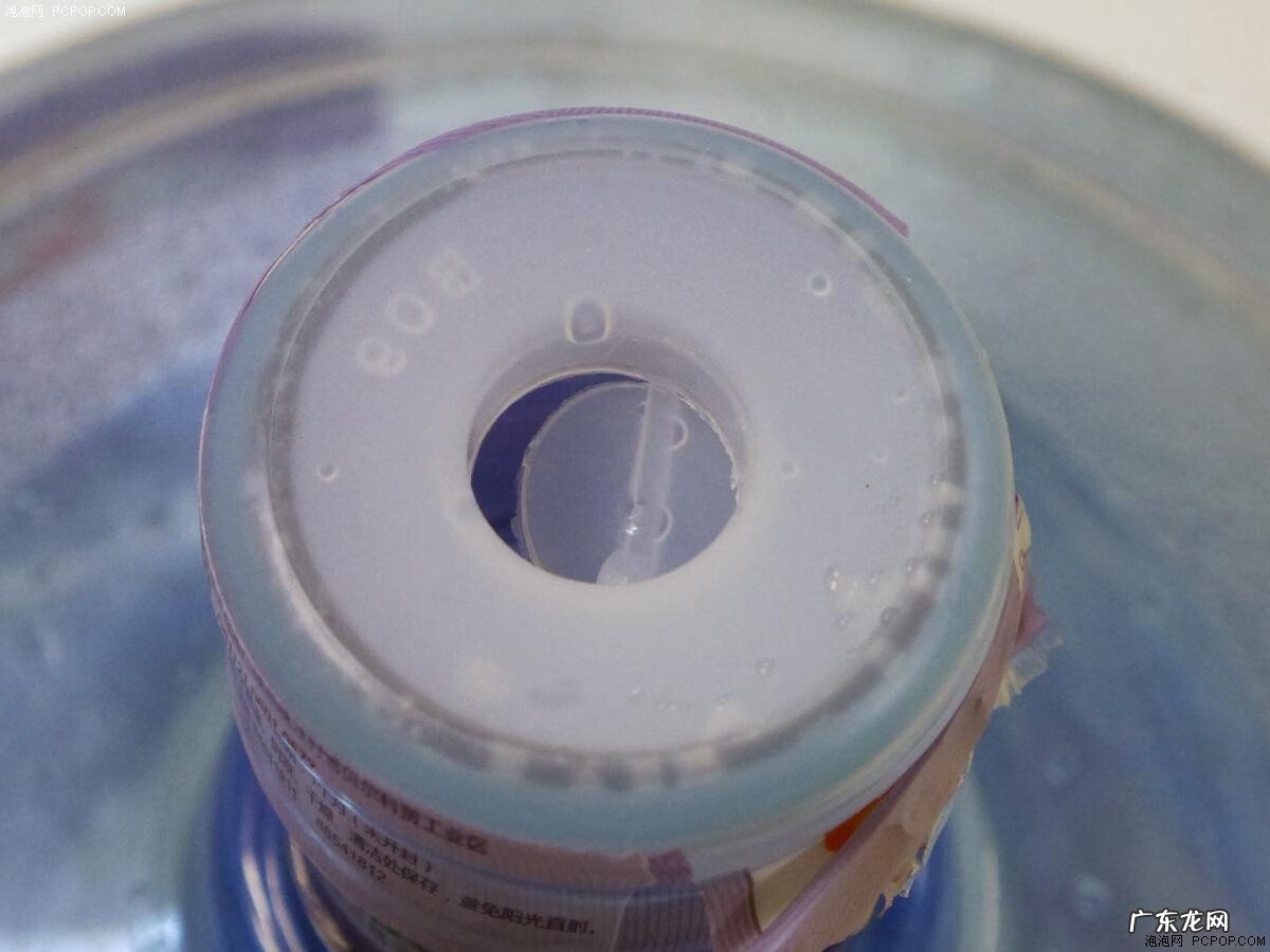 饮水机接的水有黑色点点 饮水机里面的黑色是什么