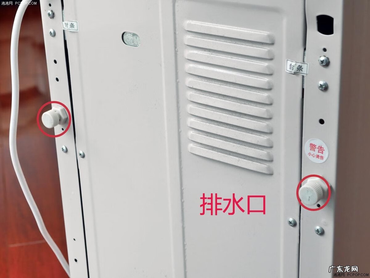 饮水机接的水有黑色点点 饮水机里面的黑色是什么