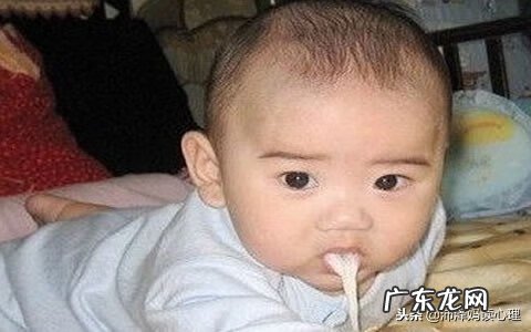 小孩吐奶是什么情况 孩子吐奶是怎么回事啊