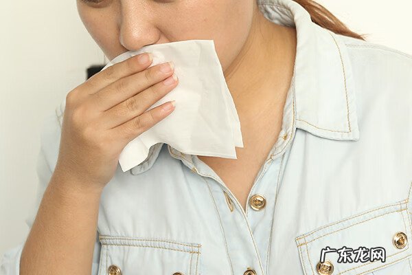 喉咙有痰吐不出来咽不下 喉咙有痰咳不出咽不下怎么办