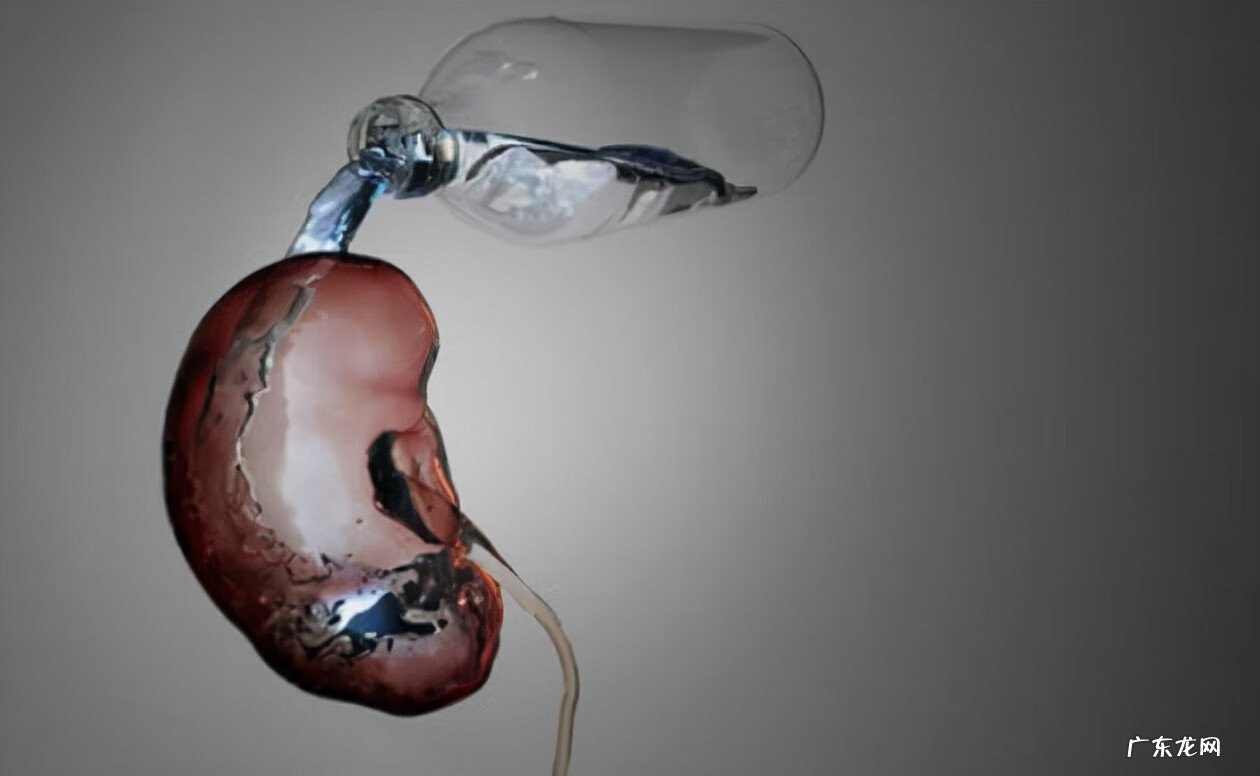 男性喝水后很快就尿的原因 大量喝水后很快就尿的原因