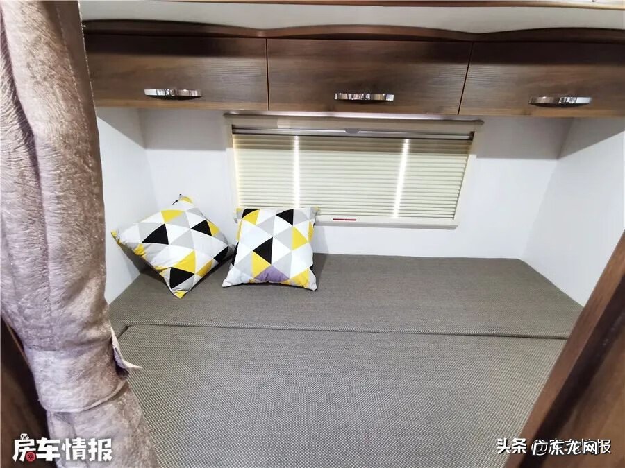 楼梯扶手左右的风水讲究 风水学隔水也可做扶手