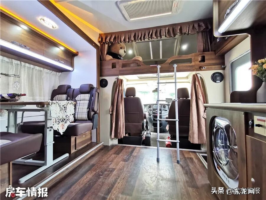 楼梯扶手左右的风水讲究 风水学隔水也可做扶手