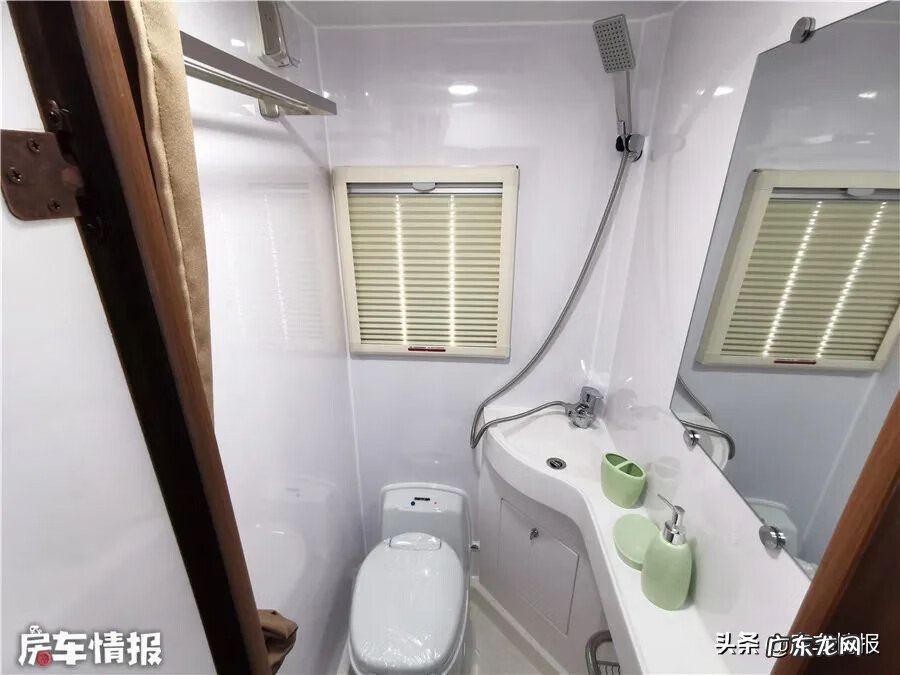 楼梯扶手左右的风水讲究 风水学隔水也可做扶手