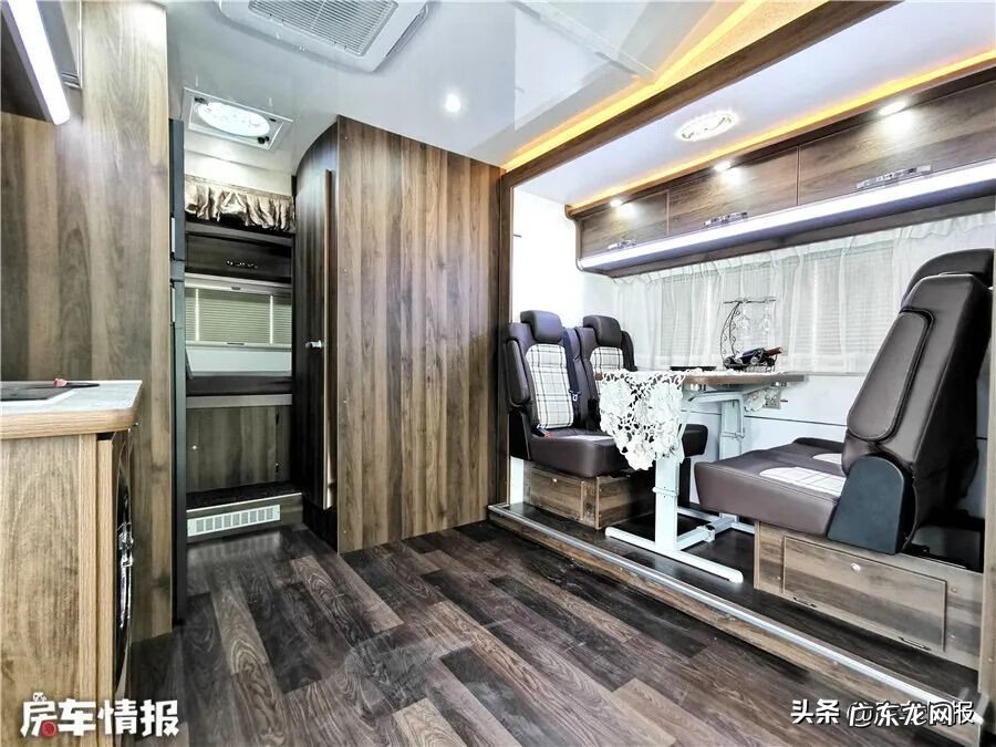 楼梯扶手左右的风水讲究 风水学隔水也可做扶手