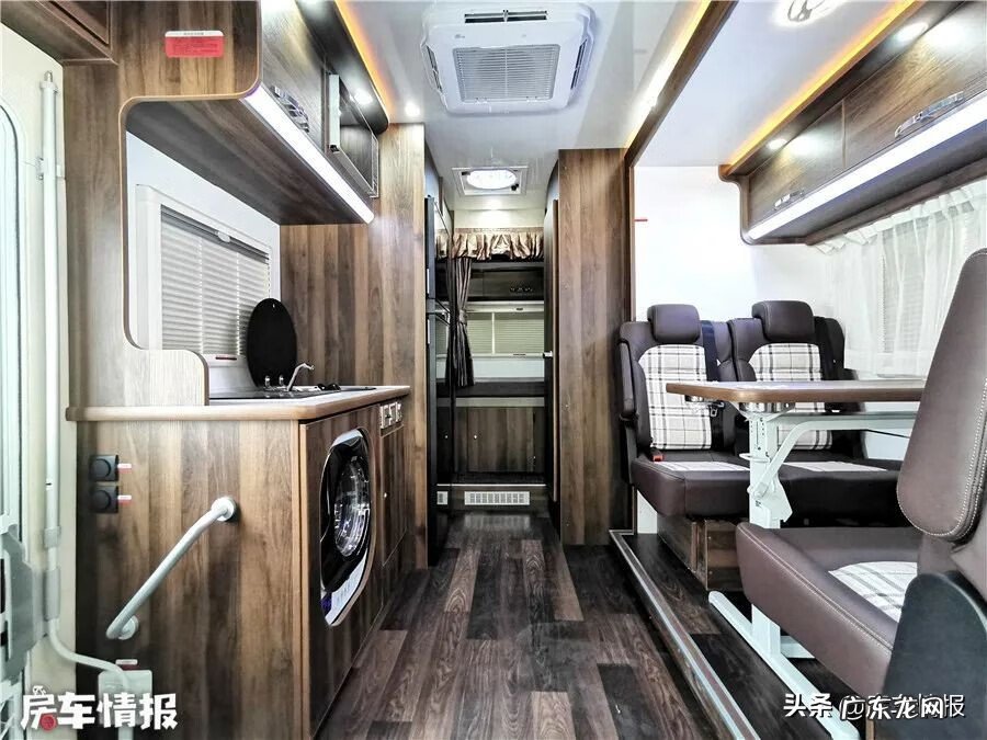 楼梯扶手左右的风水讲究 风水学隔水也可做扶手