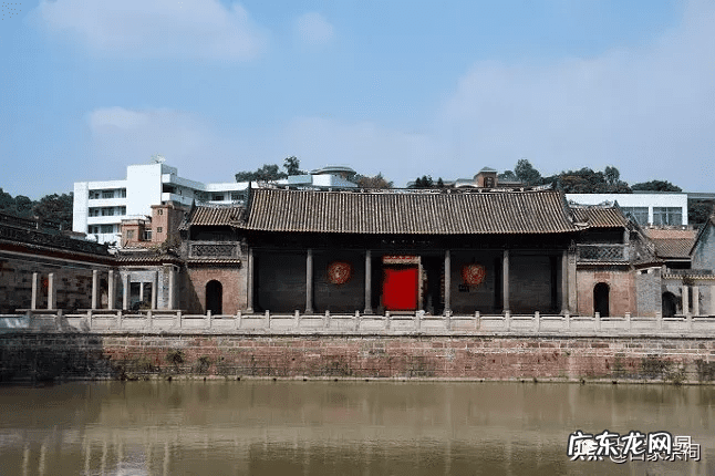 广东罗定朗塘镇大山脚何氏风水