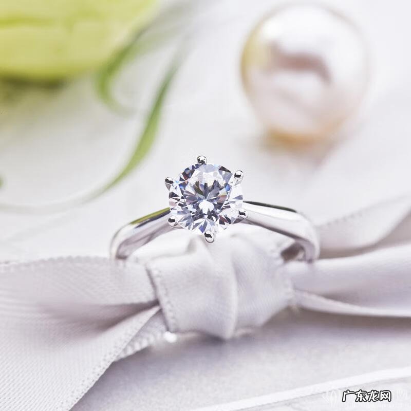 钻石戒指怎么挑选的 钻石戒指怎么挑选