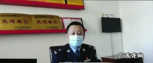 带着小包的可疑人士