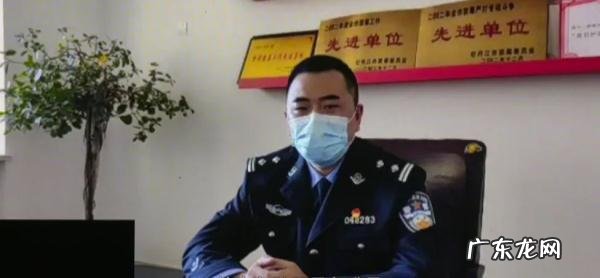 带着小包的可疑人士