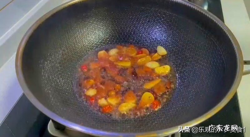 怎么爆炒花甲最好吃 花甲怎么炒才开口