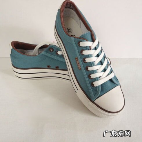 白色帆布鞋穿搭 白色帆布鞋被染色了怎么去除