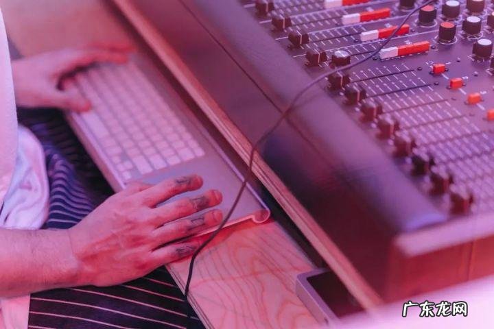 免费强?真实模拟器游戏画面 可以插别人的模拟器游戏下载