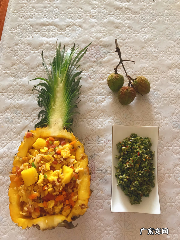 菠萝炒饭制作过程 菠萝炒饭的做法家常
