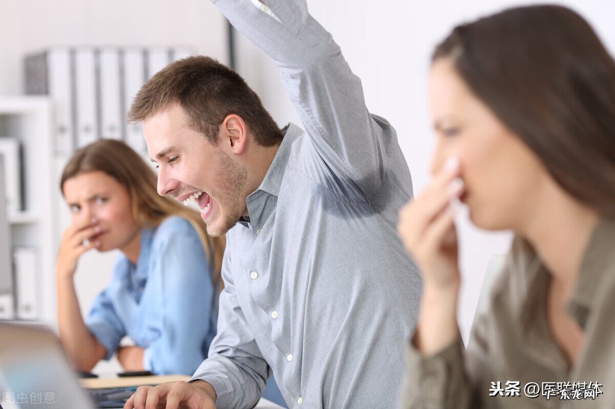 腋下出汗特别多怎么办 腋下出汗多怎么办妙招