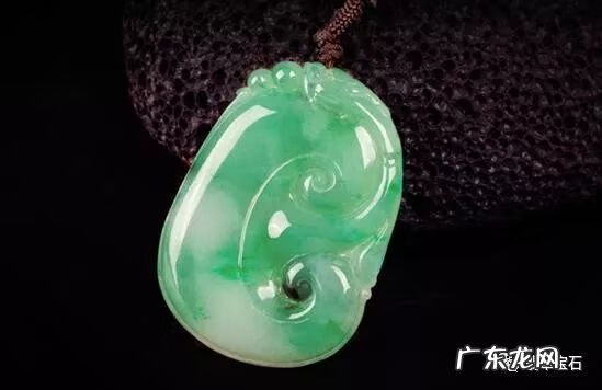 女戴玉如意的寓意