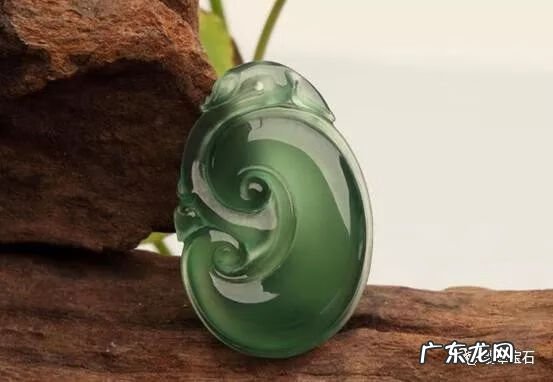 女戴玉如意的寓意