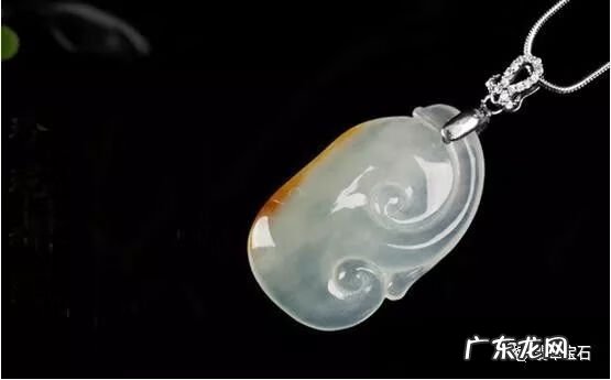 女戴玉如意的寓意