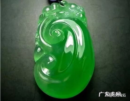 女戴玉如意的寓意