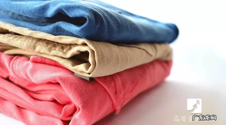 客厅花瓶插假花的风水 花瓶里的水加盐吗