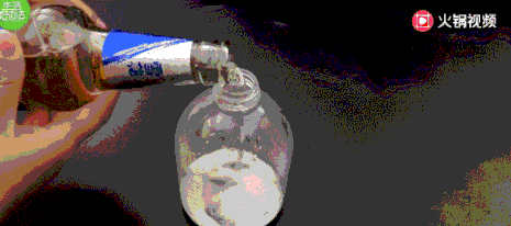 客厅花瓶插假花的风水 花瓶里的水加盐吗