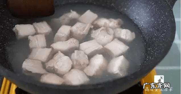 客厅花瓶插假花的风水 花瓶里的水加盐吗