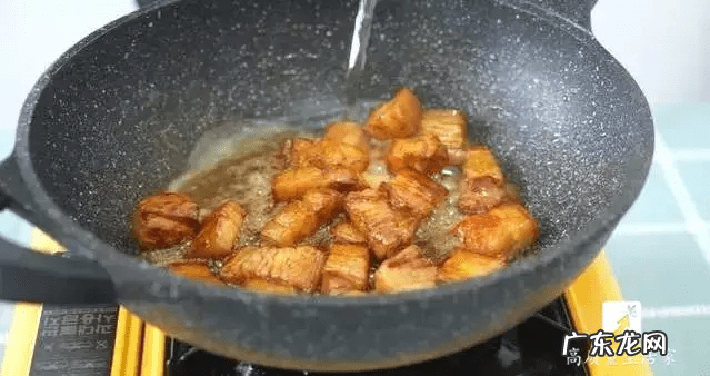 客厅花瓶插假花的风水 花瓶里的水加盐吗