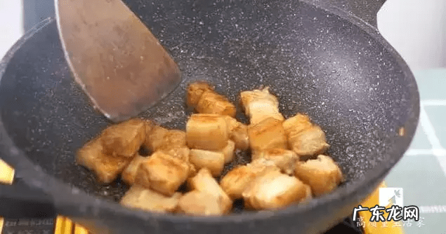 客厅花瓶插假花的风水 花瓶里的水加盐吗