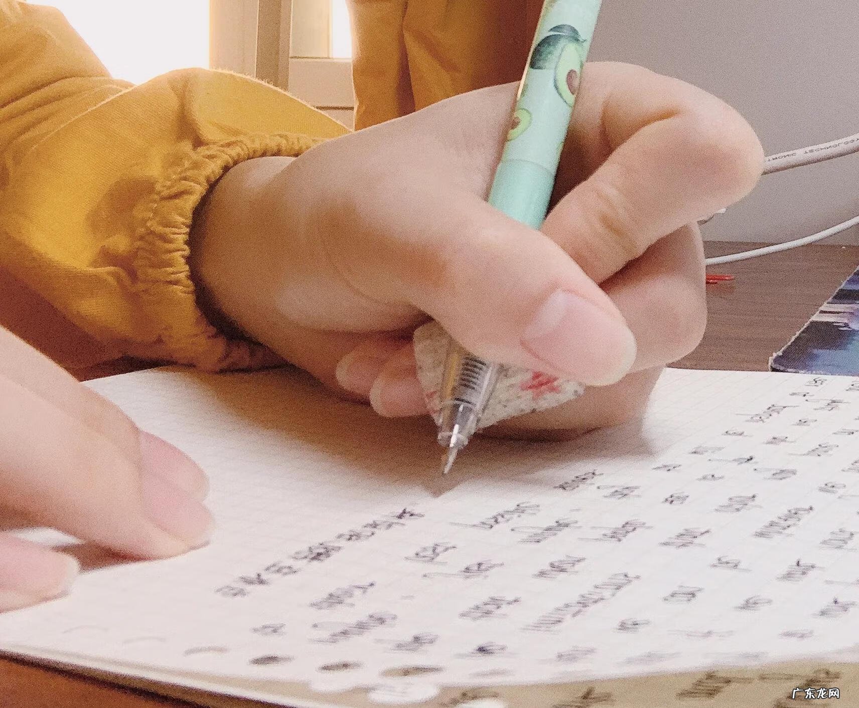 新年快乐英语手抄报内容 新年英语手抄报内容