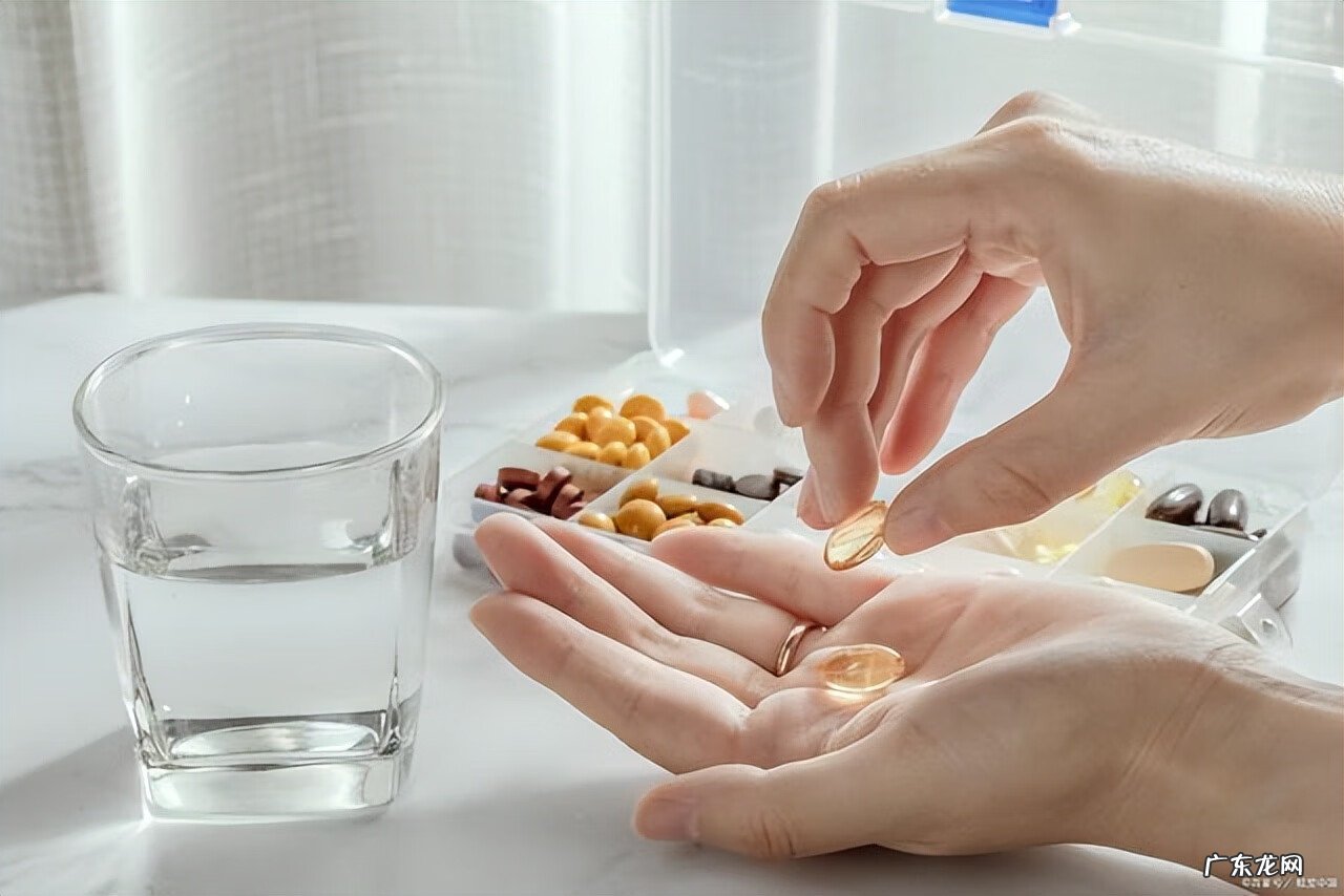 小便严重发黄是什么原因 最近小便黄是什么原因引起的