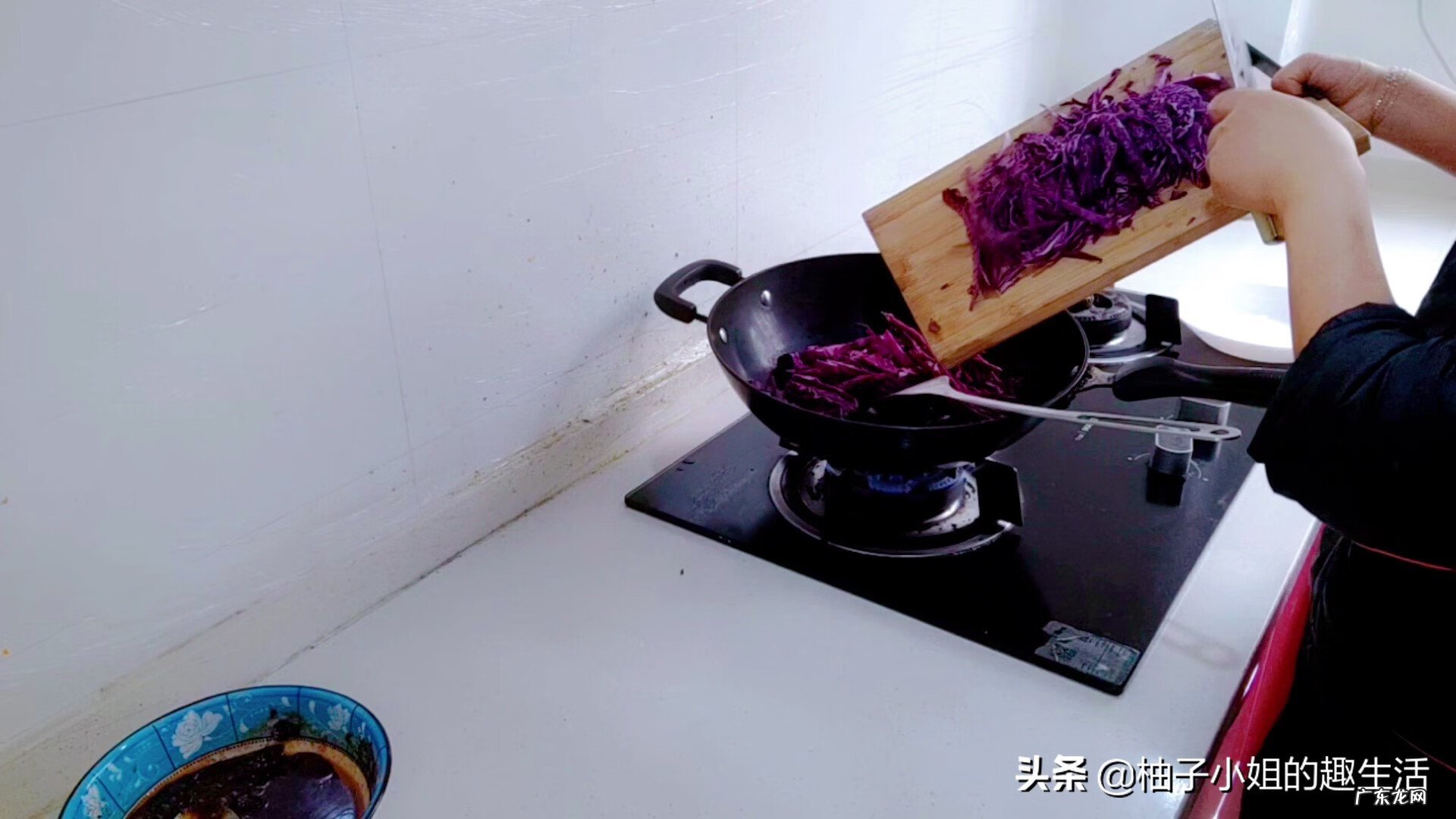 紫甘蓝咋炒好吃 紫甘蓝怎么炒好吃又营养