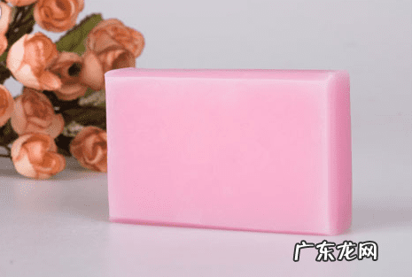 用沐浴露还需要用香皂吗 沐浴露香皂哪个好