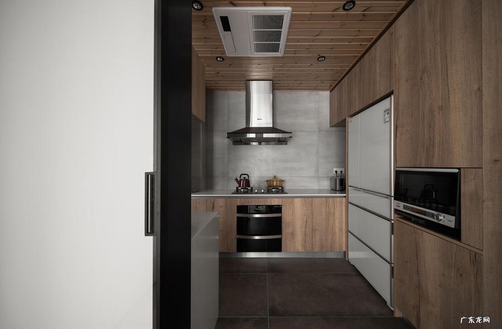 浴室位置风水禁忌 淋浴房门对着床好吗