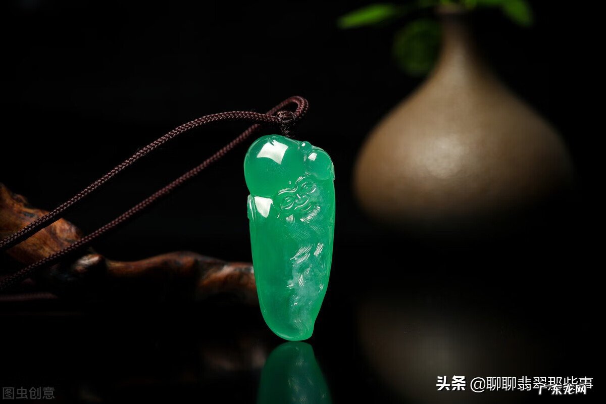 翡翠属于阴还是阳 翡翠招阴吗