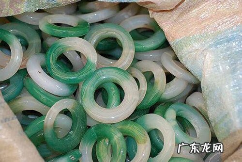 玛瑙的风水功效与作用 染色的天然玛瑙对人风水作用