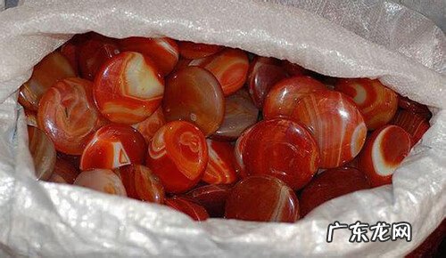 玛瑙的风水功效与作用 染色的天然玛瑙对人风水作用