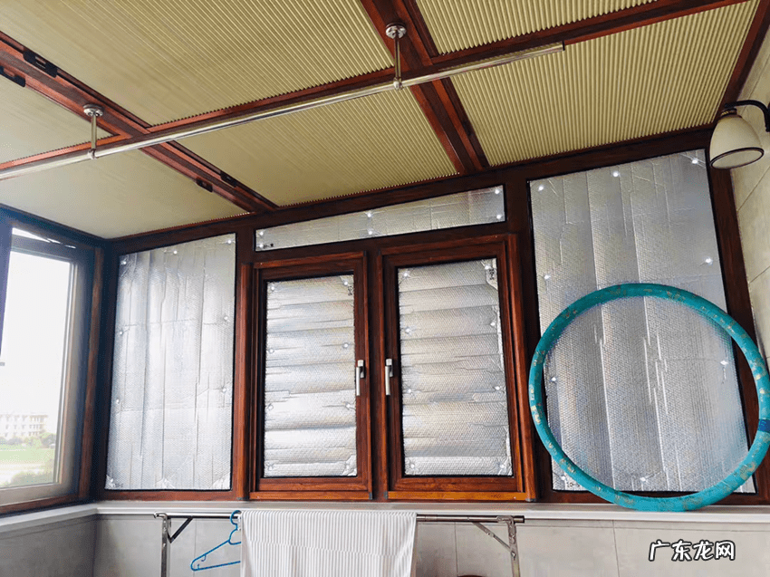 西边窗帘用什么颜色好风水 西照阳台窗帘选择