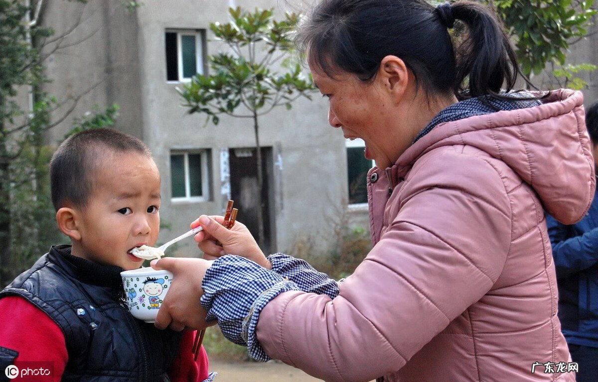 小儿佝偻病平躺的图片 小儿拘偻病症状图片