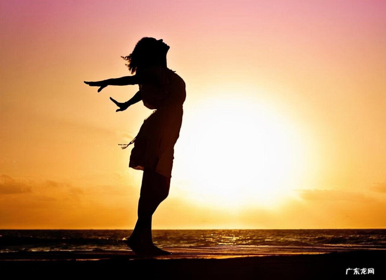 为什么洗完头容易掉头发 洗头时掉头发怎么回事