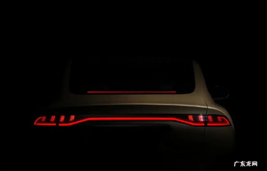 史上“最热”车展来了！靠冰块降温，大佬讲话却突然停电