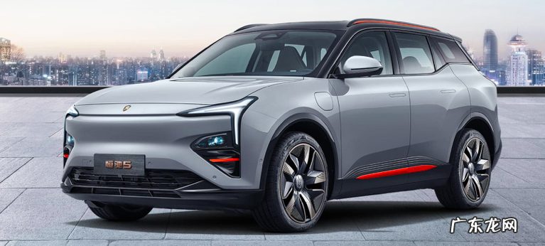 史上“最热”车展来了!靠冰块降温,大佬讲话却突然停电