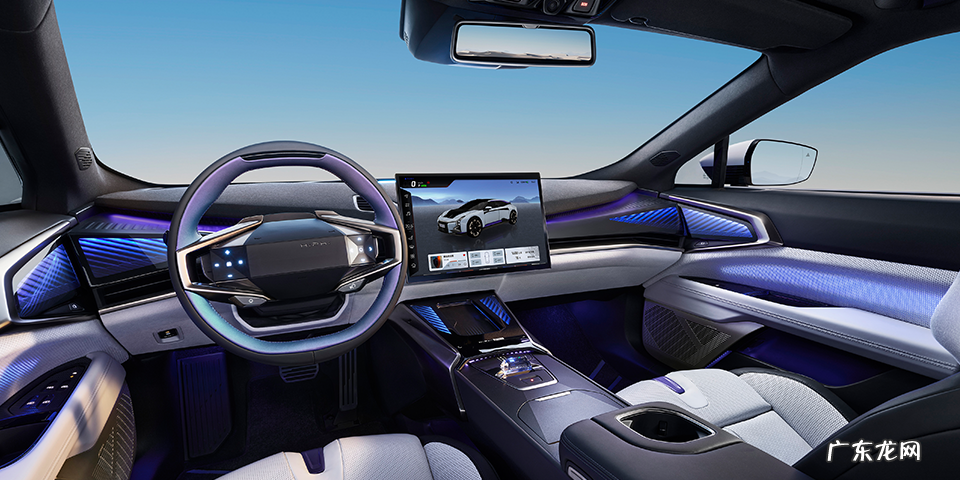 史上“最热”车展来了!靠冰块降温,大佬讲话却突然停电