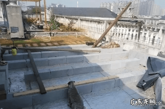 花园洋房顶楼露台好吗 顶跃带露台还是一楼带花园好