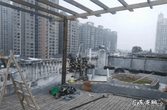 花园洋房顶楼露台好吗 顶跃带露台还是一楼带花园好