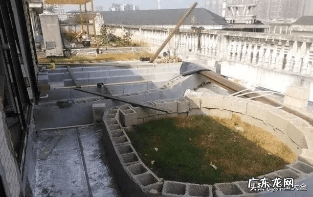 花园洋房顶楼露台好吗 顶跃带露台还是一楼带花园好