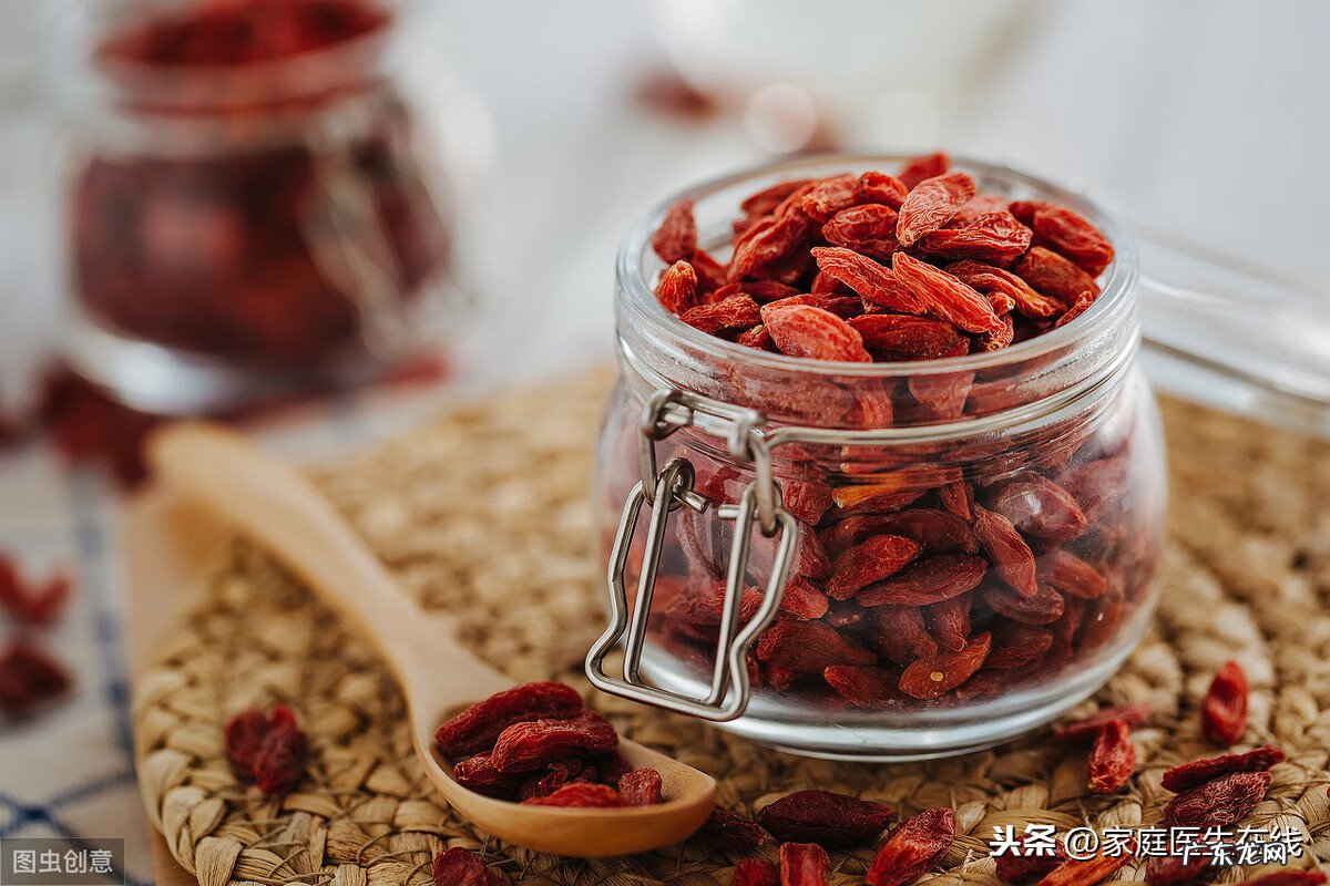 黄芪泡水喝有哪些功效 枸杞与黄芪泡水的功效与作用